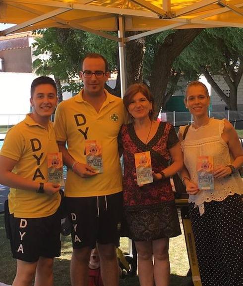 Técnicos de DYA junto a Isabel Molano y Noelia Bravo 
