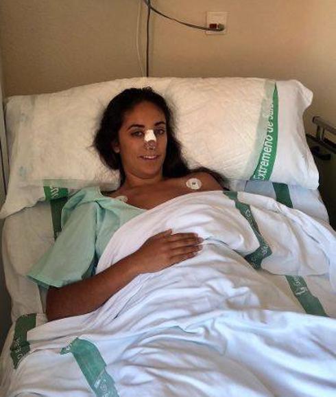 María Carrero tras la septoplastia que le fue realizada ayer