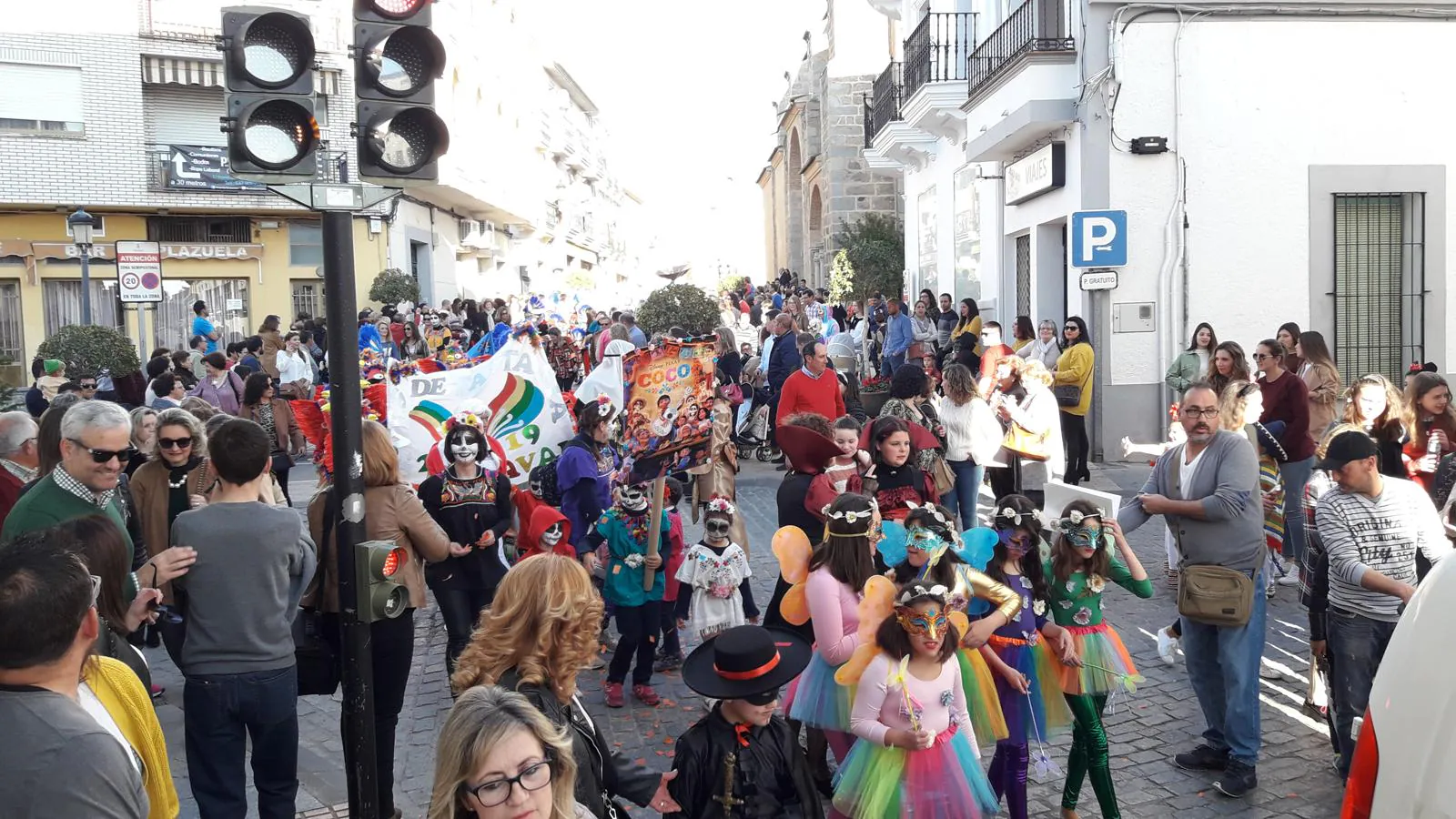 Cinco comparsas participaron en el concurso de este año y 'Las Salamandras' se alzó con el primer premio