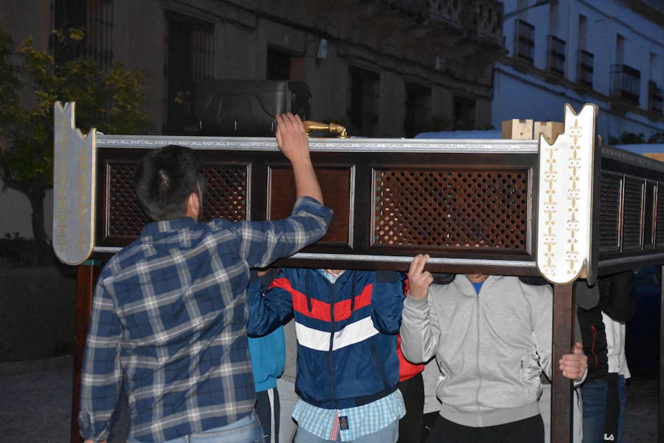 Este próximo Domingo de Ramos arrancan los desfiles procesionales de la Pasión campanariense. Durante estos días, se han podido ver a las distintas cuadrillas de costaleros de todos los pasos, ensayando para sus noches más esperadas