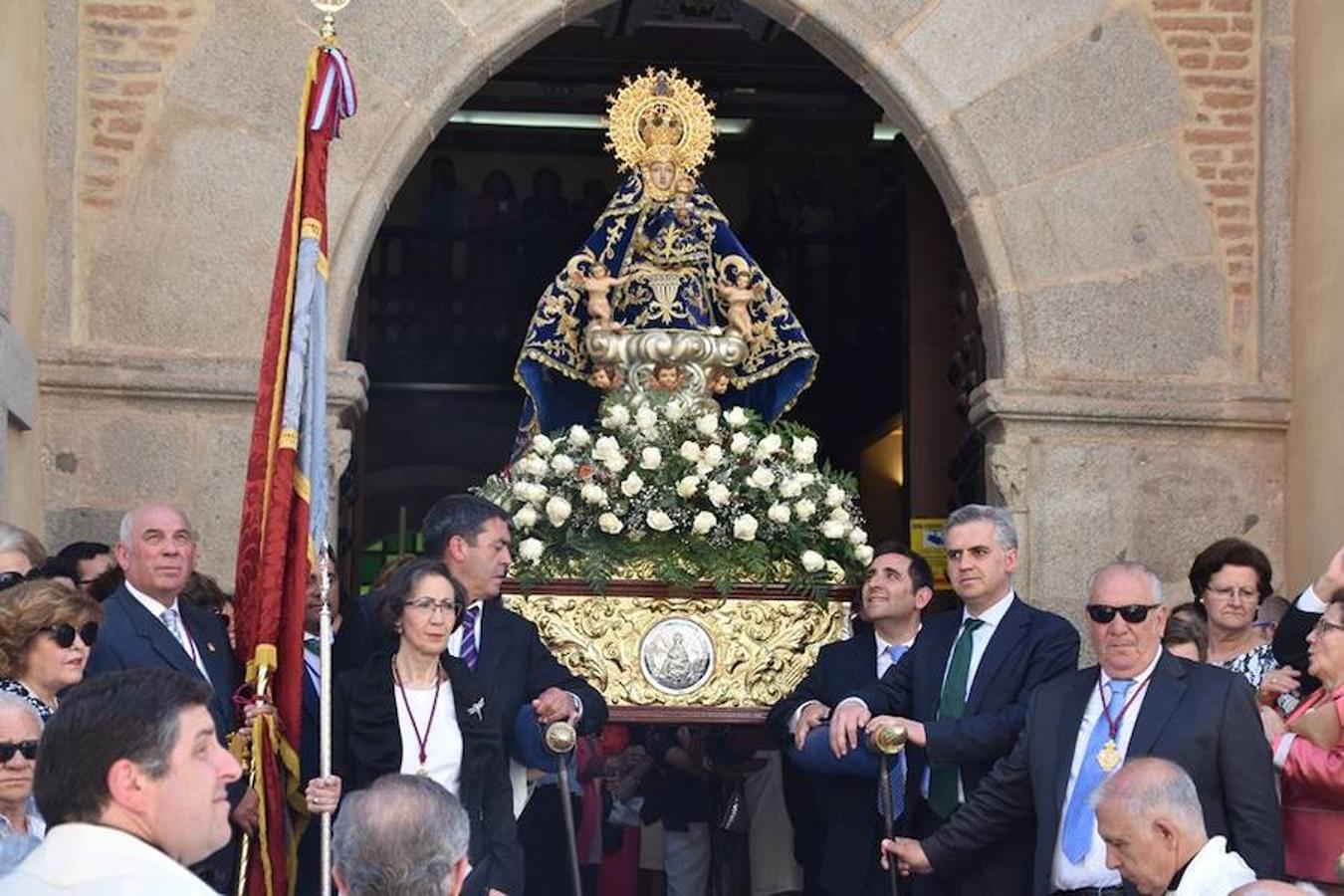 El sol reinante durante los días de feria echó a los campanarienses a la calle para disfrutar de esta cita festiva en honor a la Virgen de Piedraescrita, que salió en procesión el día 30