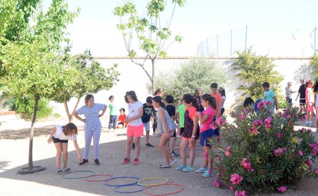 Alumnos durante la celebración del 'Día del centro'. 