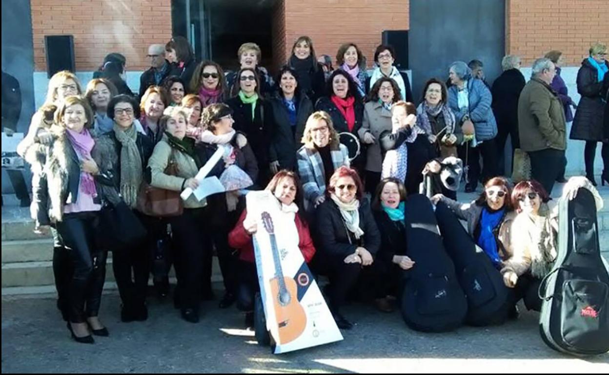 El coro parroquial ofrecerá un concierto navideño benéfico este sábado