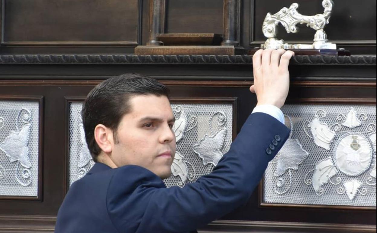 Gregorio Martín deja su cargo de capataz del paso del Cristo de la Expiación