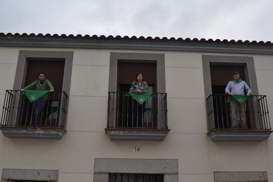 Guitarra en mano, los campanarienses cantaron a su patrona. 
