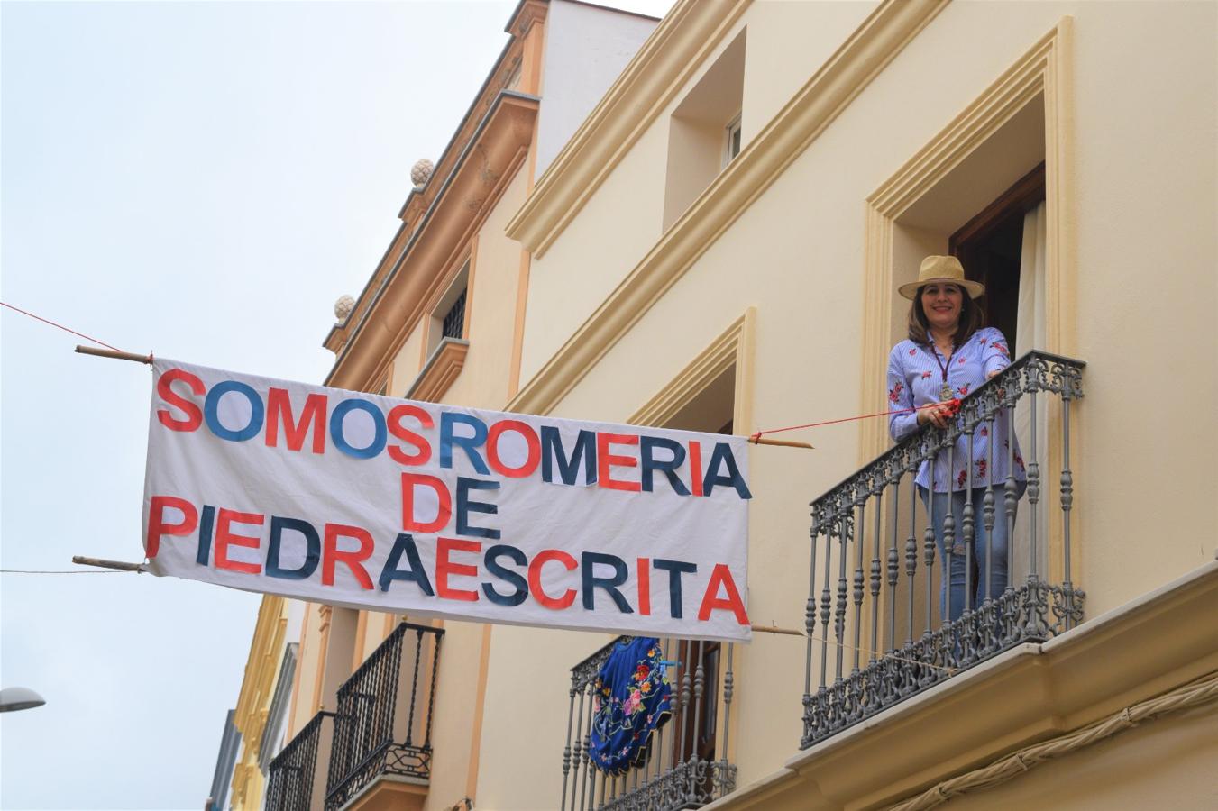 Guitarra en mano, los campanarienses cantaron a su patrona. 