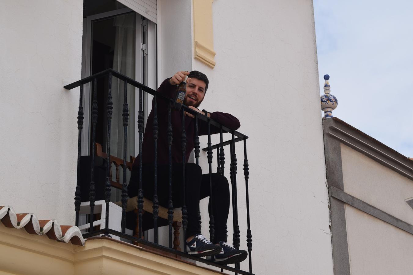 Guitarra en mano, los campanarienses cantaron a su patrona. 