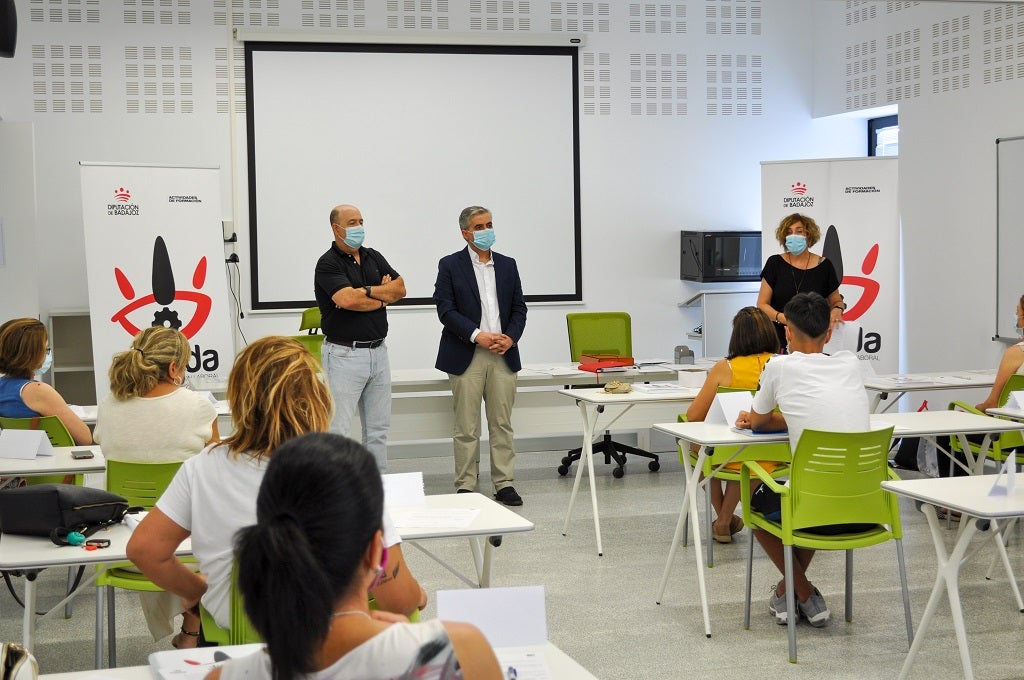 Asistentes a la inauguración del curso. 