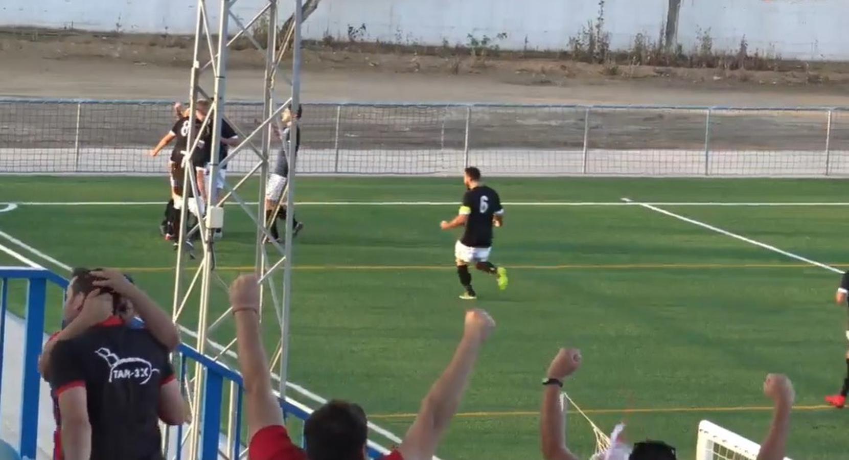 El ascenso a Tercera División del CF Campanario ha traido grandes alegrías no solo para el equipo, sino también para todo un pueblo, cuya afición ha estado volcada, en las buenas y en las malas. Un apoyo incondicional que ha dejado en esta última semana imágenes para el recuerdo. ¡Vamos Campa!