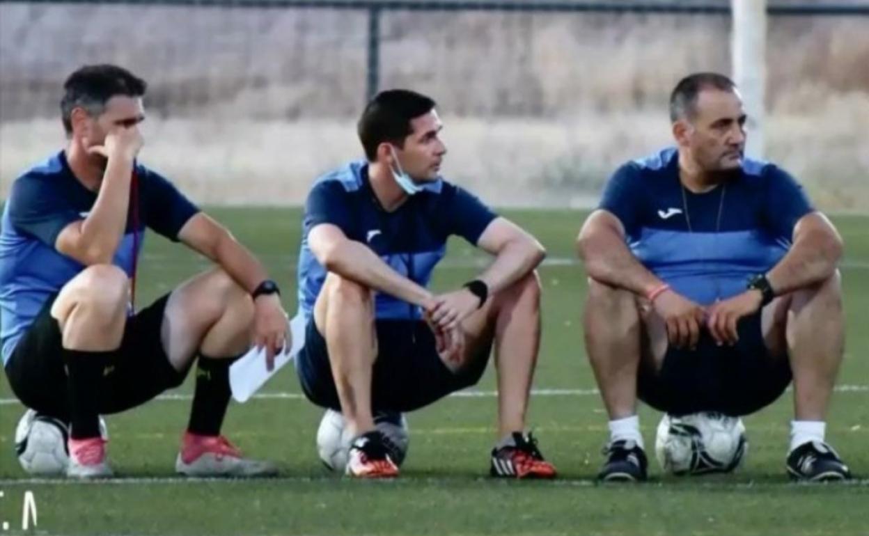 Cuerpo técnico del C.F. Campanario: Diego Gallardo, Paco Morillo y Candy. 