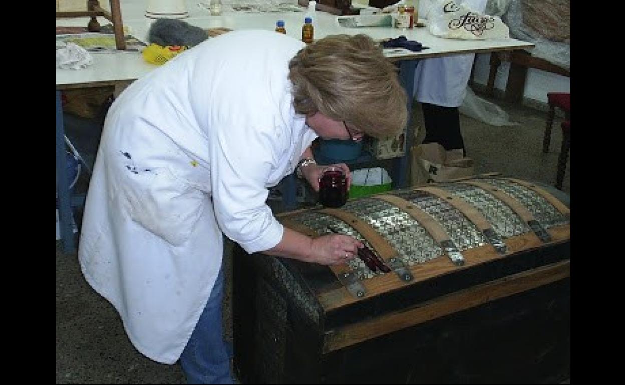 Restauración de un mueble. 