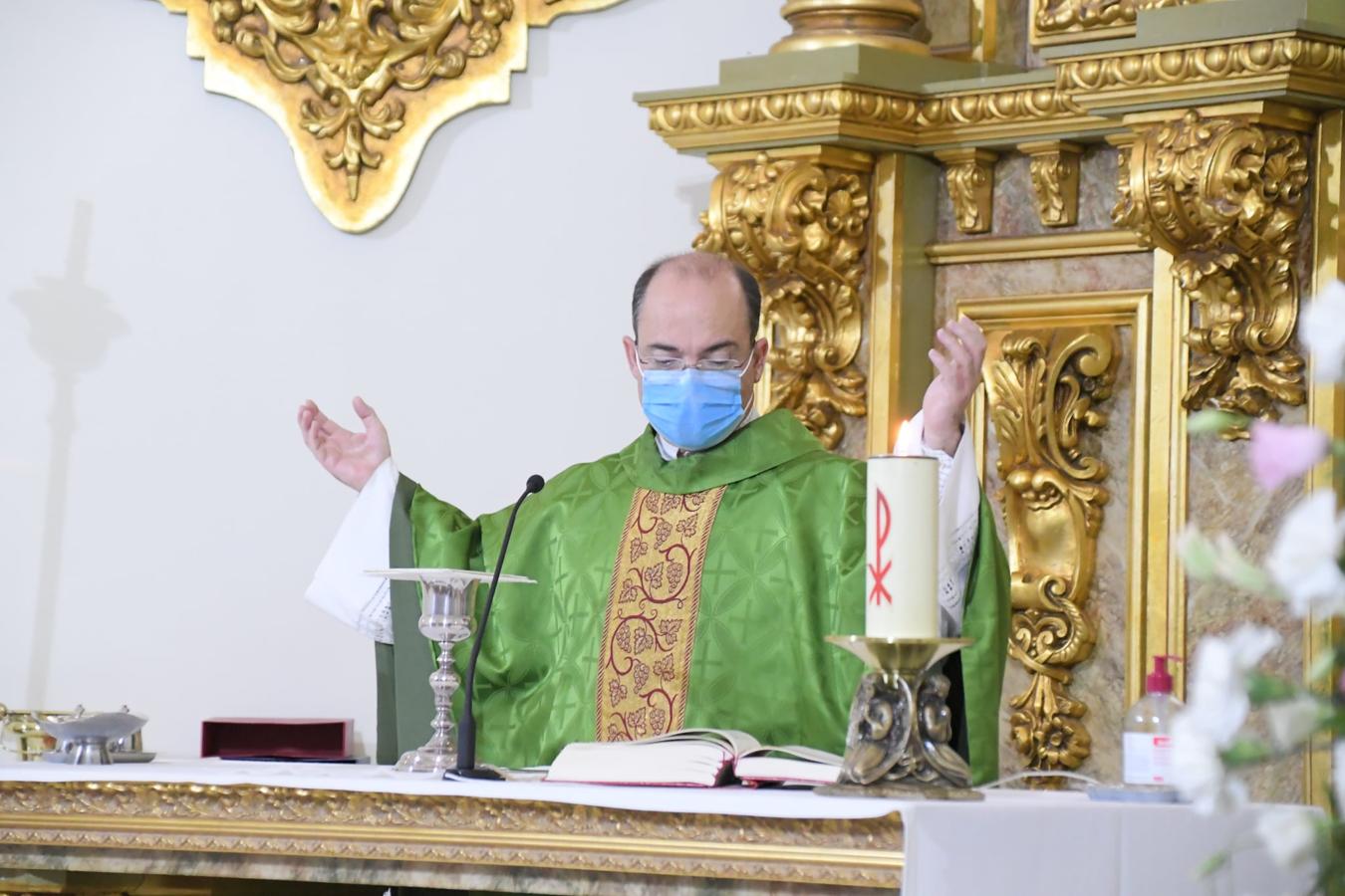 Durante el fin de semana han tenido lugar los actos de celebración del LXV Aniversario de Coronación de la Virgen de Piedraescrita. Este año, dichos actos se han celebrado en la iglesia de la Asunción ante un cuadro de la Virgen, y con aforo reducido y medidas de seguridad. Eso sí, no han faltado la gran fe y devoción que los campanarienses demuestran a su patrona.