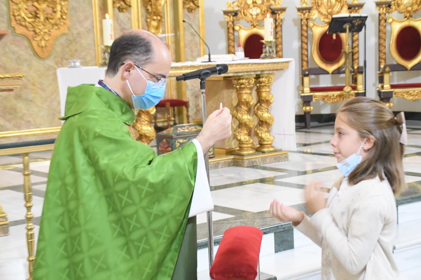 Durante el fin de semana han tenido lugar los actos de celebración del LXV Aniversario de Coronación de la Virgen de Piedraescrita. Este año, dichos actos se han celebrado en la iglesia de la Asunción ante un cuadro de la Virgen, y con aforo reducido y medidas de seguridad. Eso sí, no han faltado la gran fe y devoción que los campanarienses demuestran a su patrona.
