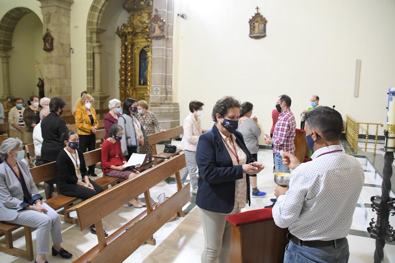 Durante el fin de semana han tenido lugar los actos de celebración del LXV Aniversario de Coronación de la Virgen de Piedraescrita. Este año, dichos actos se han celebrado en la iglesia de la Asunción ante un cuadro de la Virgen, y con aforo reducido y medidas de seguridad. Eso sí, no han faltado la gran fe y devoción que los campanarienses demuestran a su patrona.