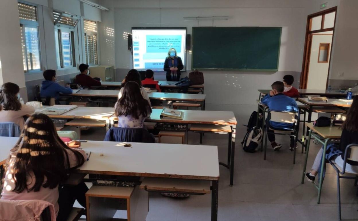 Alumnos del IES Bartolomé J. Gallardo asisten al taller. 