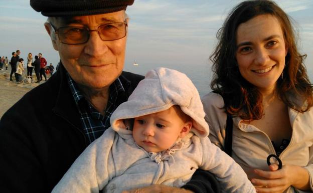 Paco junto a Nuria y Marina en 2016.
