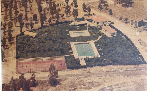 Instalaciones de la piscina de Campanario. 