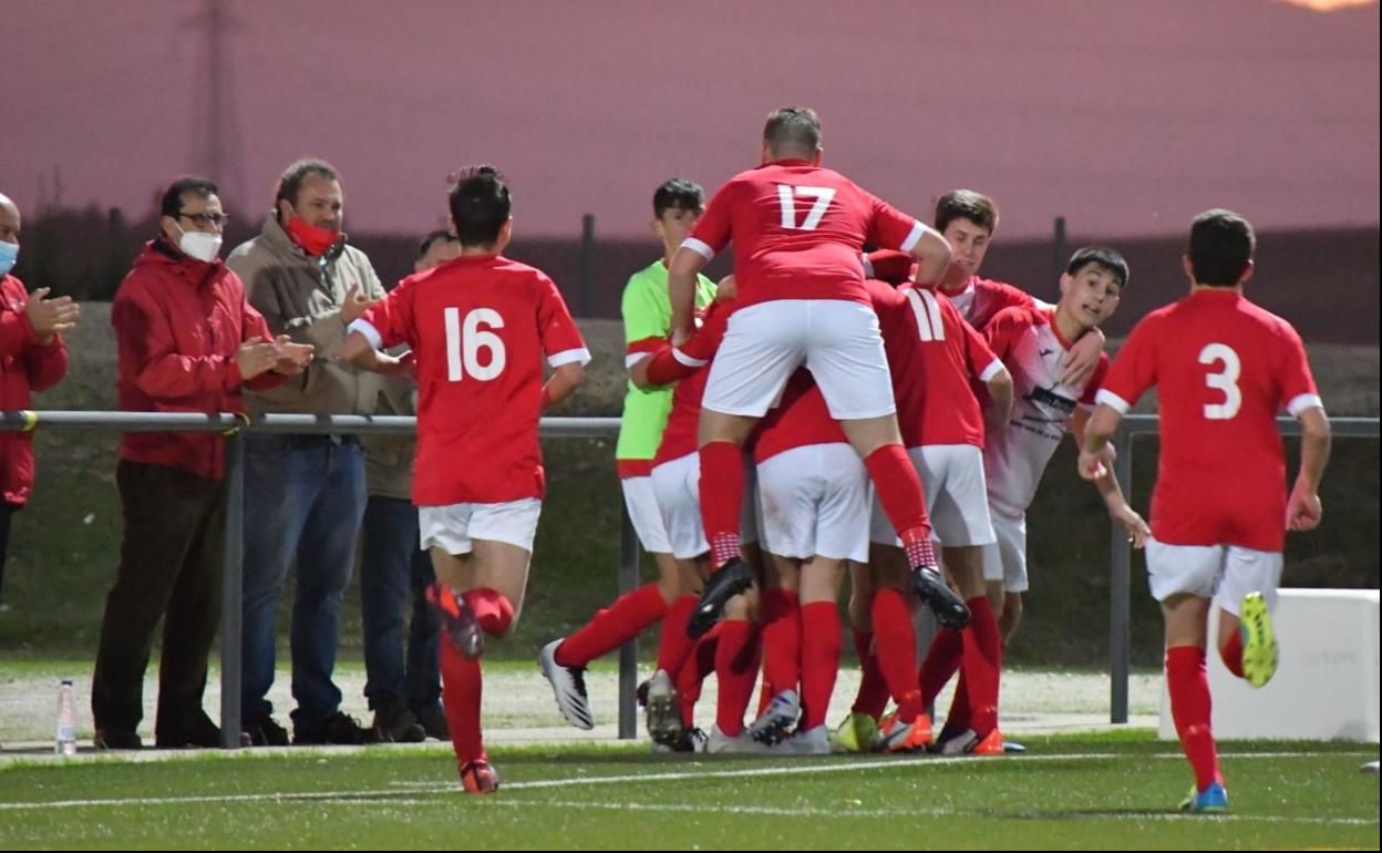 Los Juveniles salen reforzados de su primera victoria