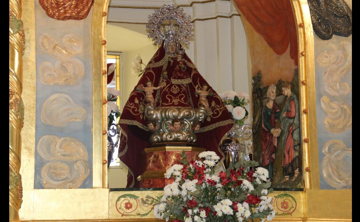 La Virgen de Piedraescrita en su ermita. 