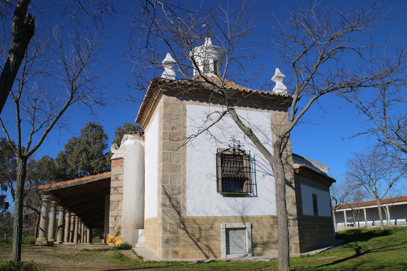 Restauración de los esgrafiados del camarín de la ermita de Campanario. 