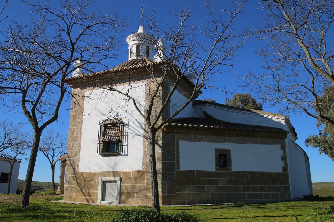 Restauración de los esgrafiados del camarín de la ermita de Campanario. 