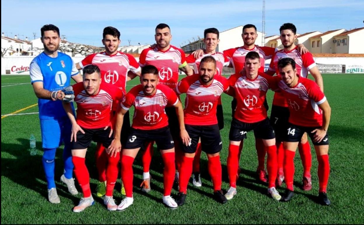 Once titular del CF Campanario frente al Valdivia. 