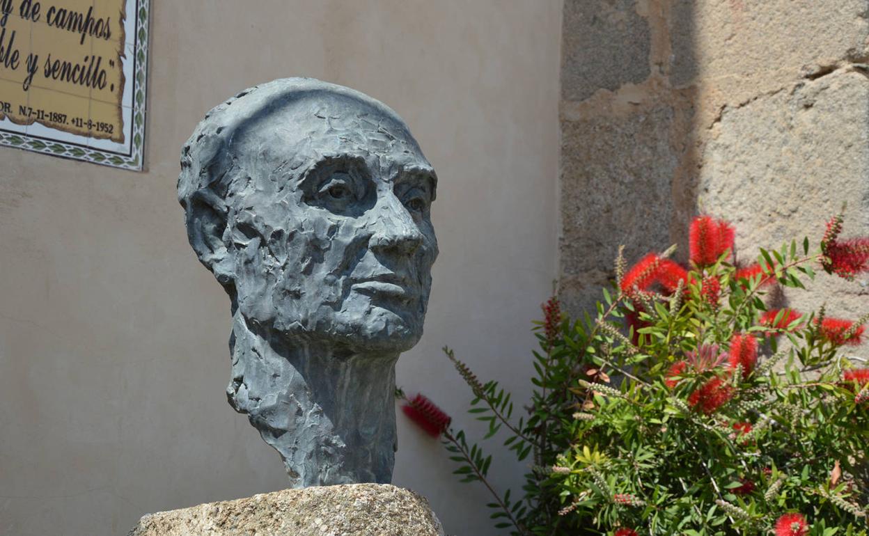 Busto de Antonio Reyes Huertas. 