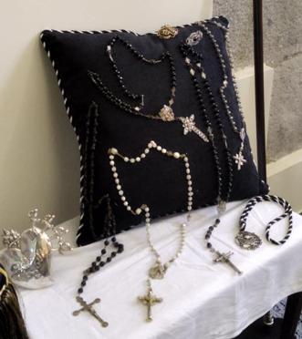 Enseres de la Virgen de los Dolores. 