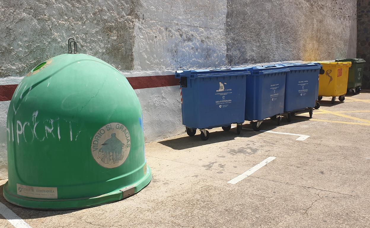 Contenedores de basura en Campanario. 