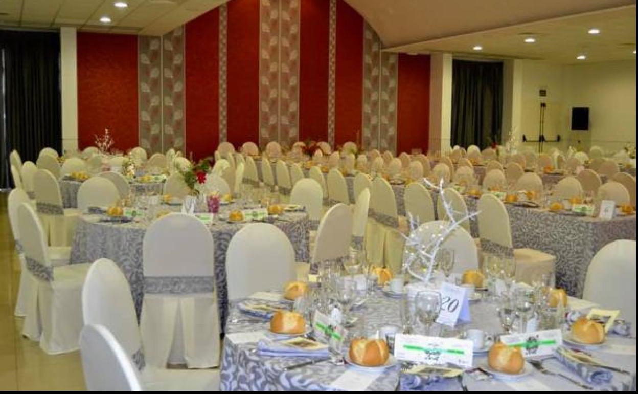 Instalaciones del salón de celebraciones de la Piscina de Campanario. 