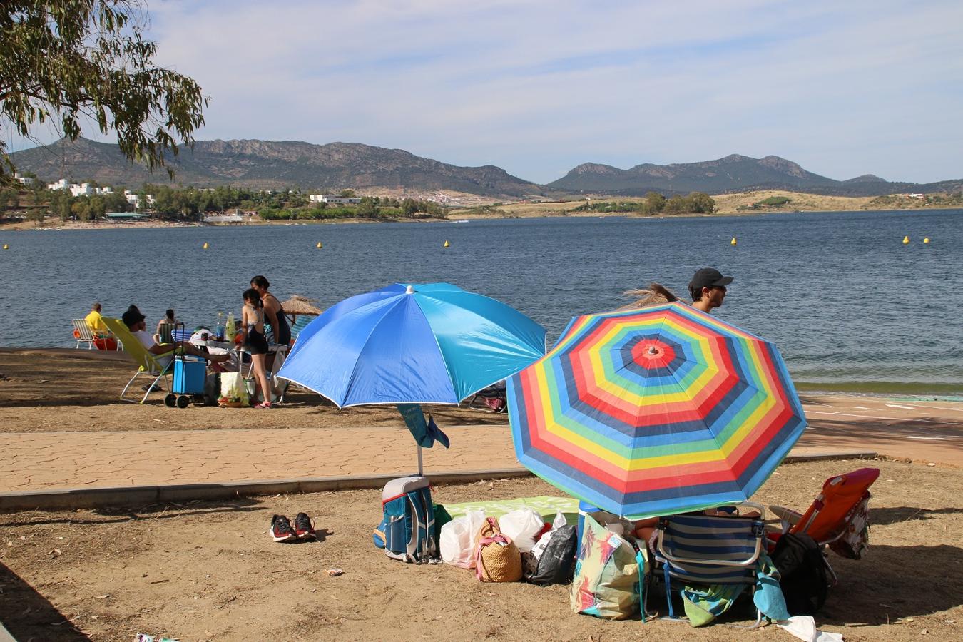 Playa Costa Alegre de Campanario en el Pantano de Orellana. 
