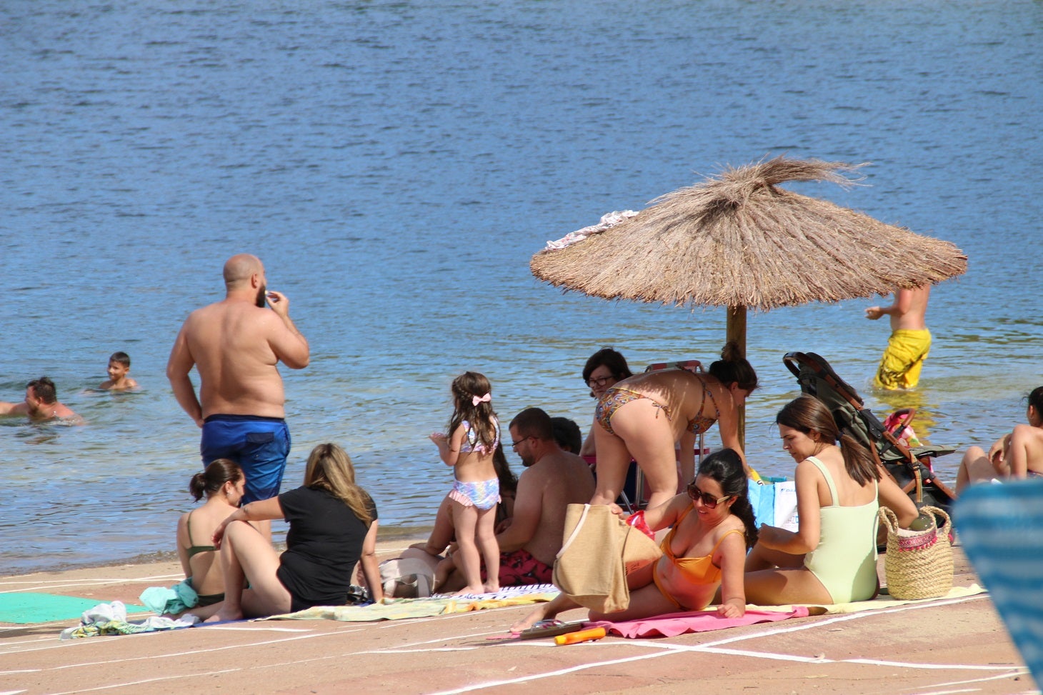 Playa Costa Alegre de Campanario en el Pantano de Orellana. 