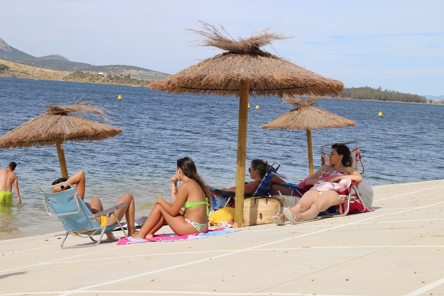 Playa Costa Alegre de Campanario en el Pantano de Orellana. 