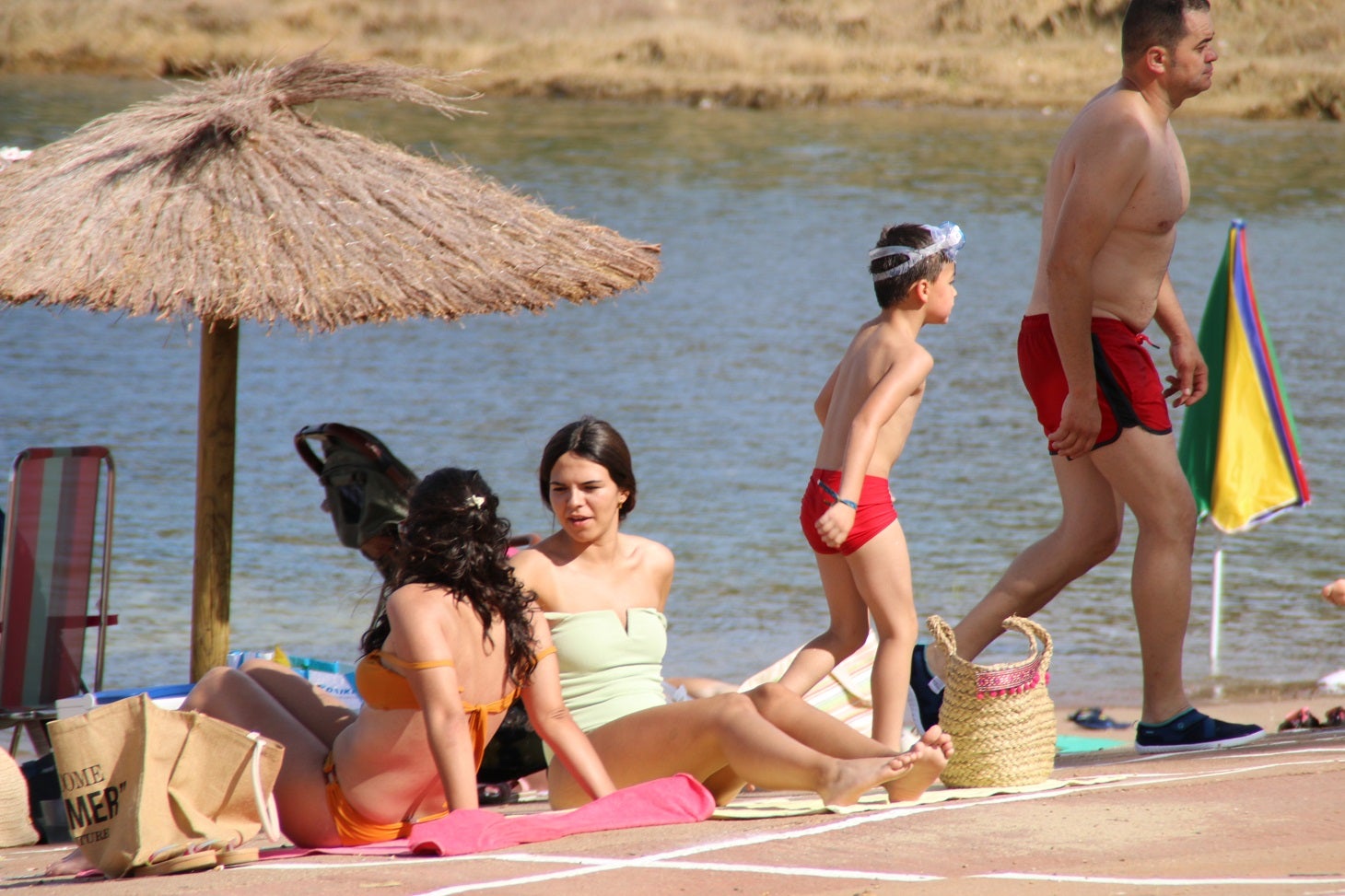 Playa Costa Alegre de Campanario en el Pantano de Orellana. 