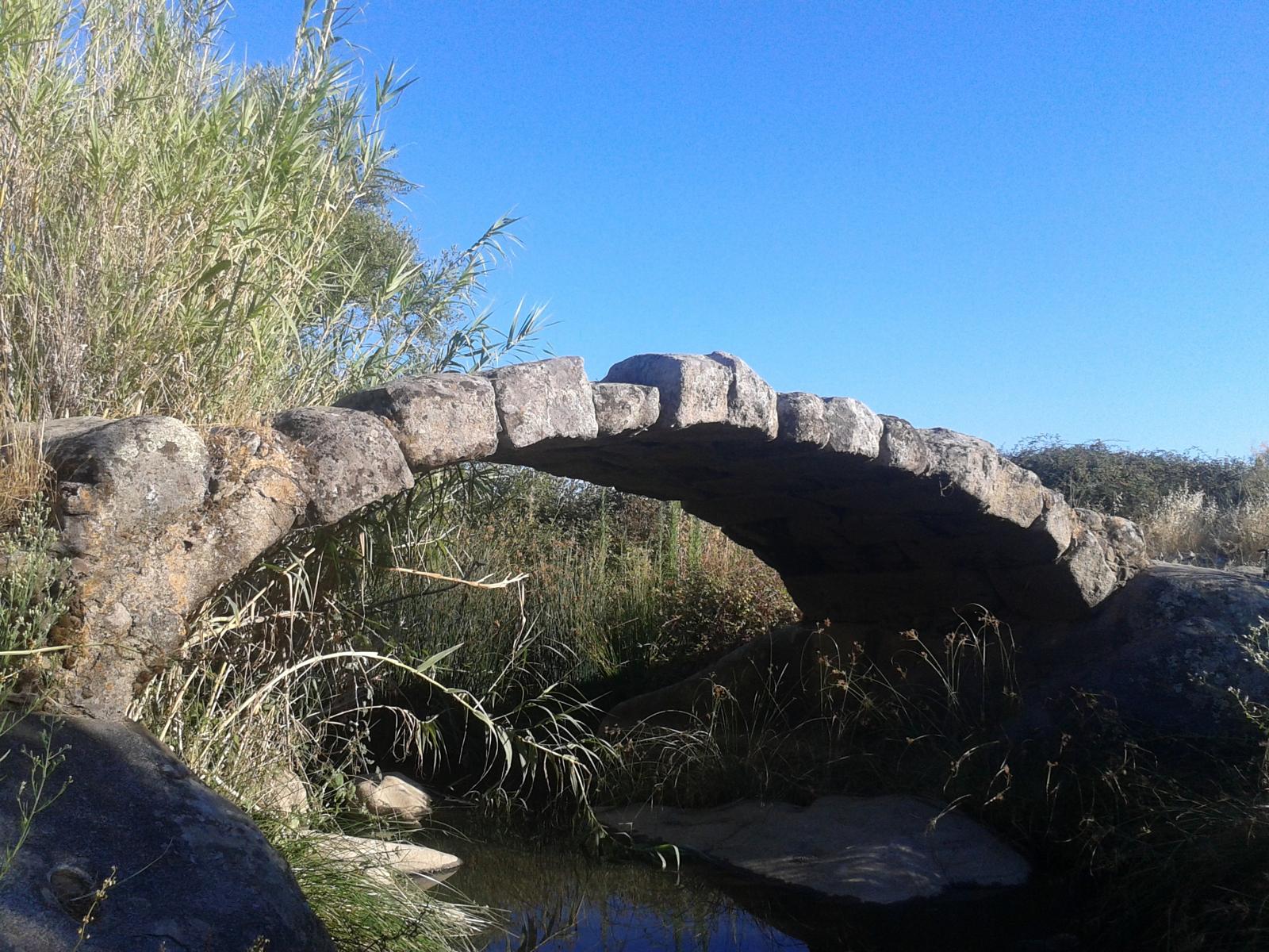 Puente sobre el arroyo El Molar. 