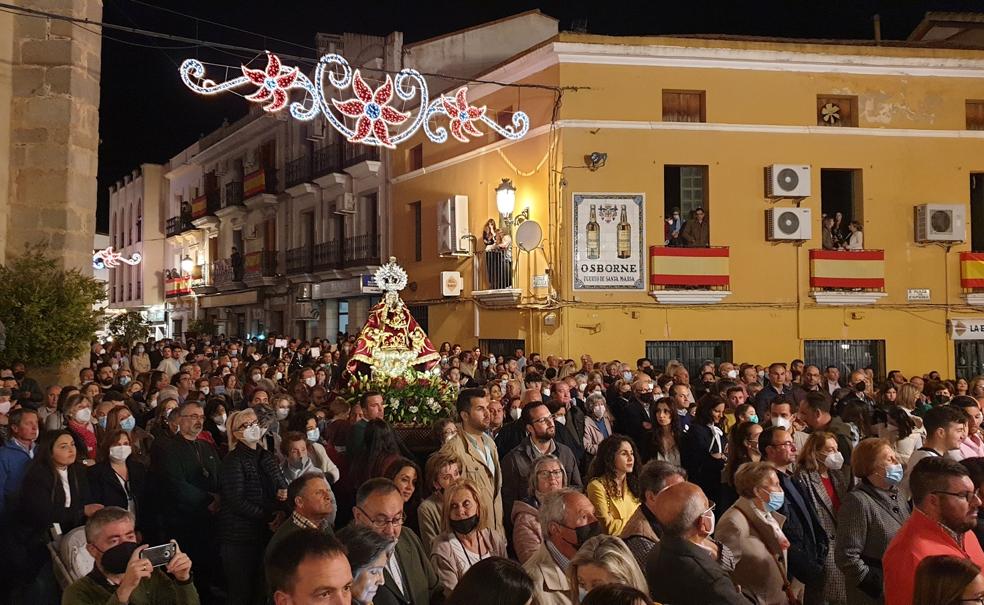 La Virgen de Piedraescrita fue acompañada por los vecinos hasta la plaza de España.
