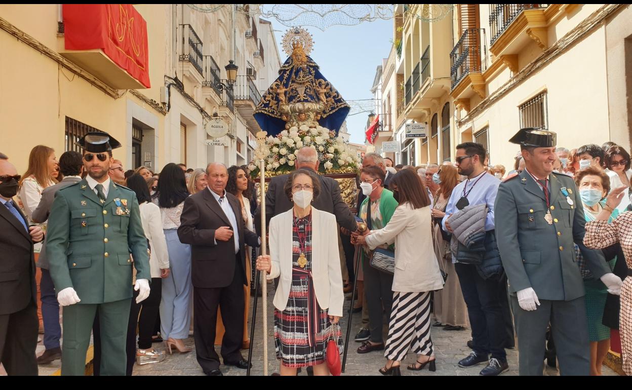 Procesión con la Virgen de Campanario en el día más grande de su Feria de Abril. 
