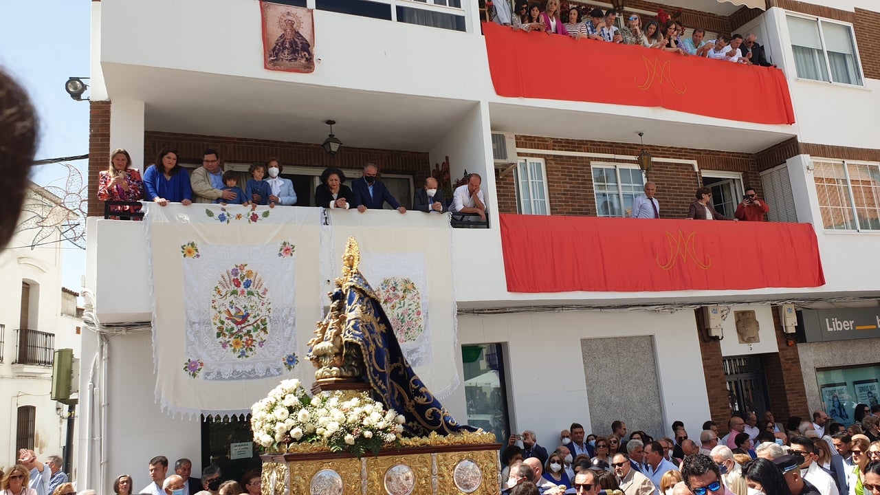 Los campanarienses acompañaron a la Virgen de Piedraescrita en la eucaristía y posterior procesión. 