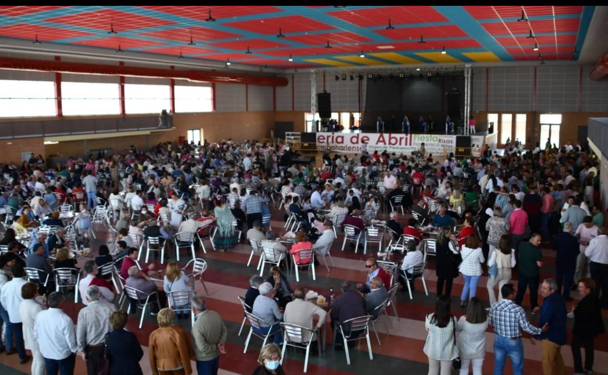 La Feria de Abril vistió sus mejores galas y no defraudó a vecinos ni visitantes