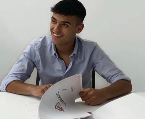 Diego Díaz 'Titi' firma el contrato con el Sevilla F.C. 