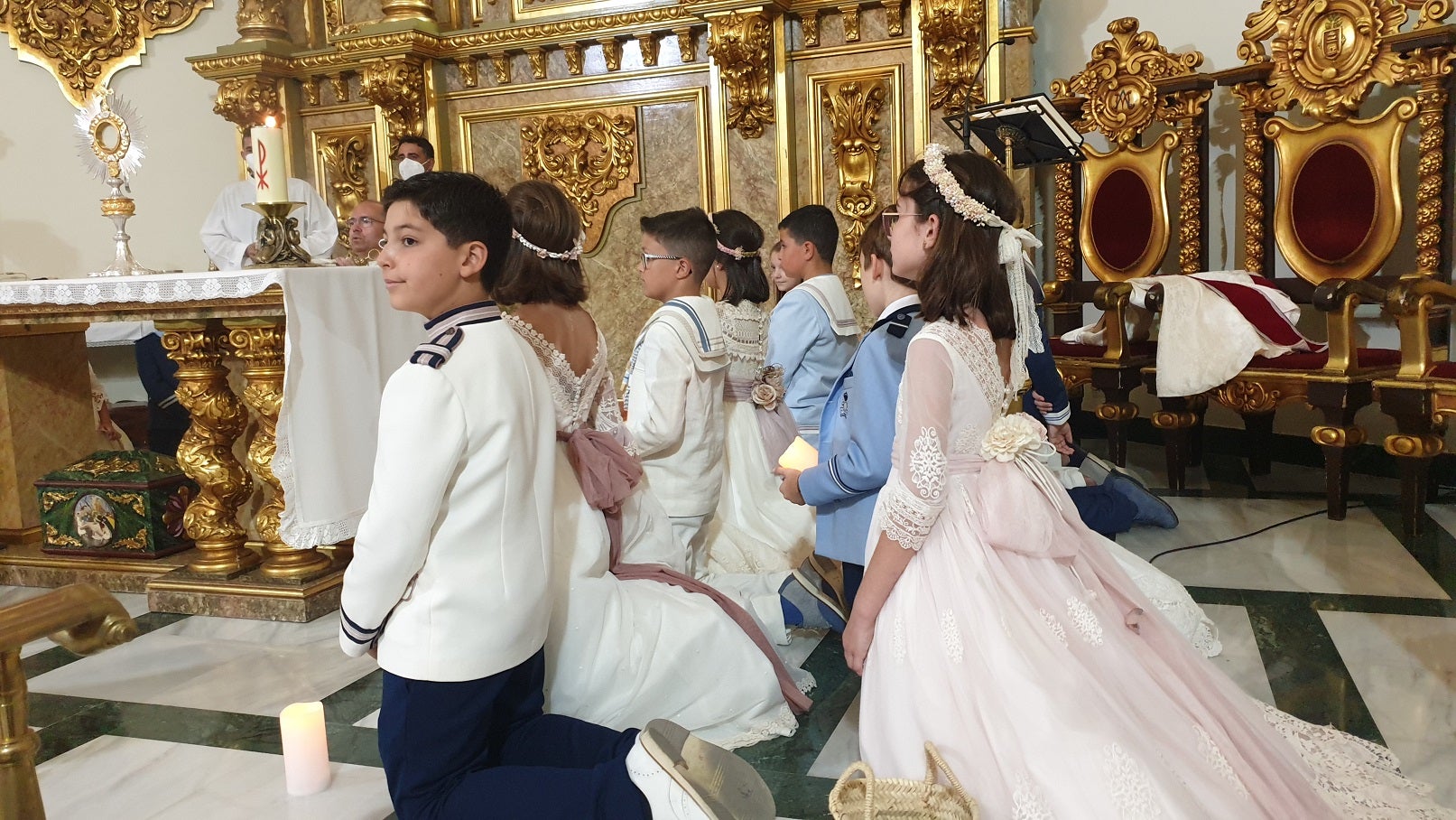 El Corpus Christi volvió a celebrarse con un gran acompañamiento por las calles de Campanario. 