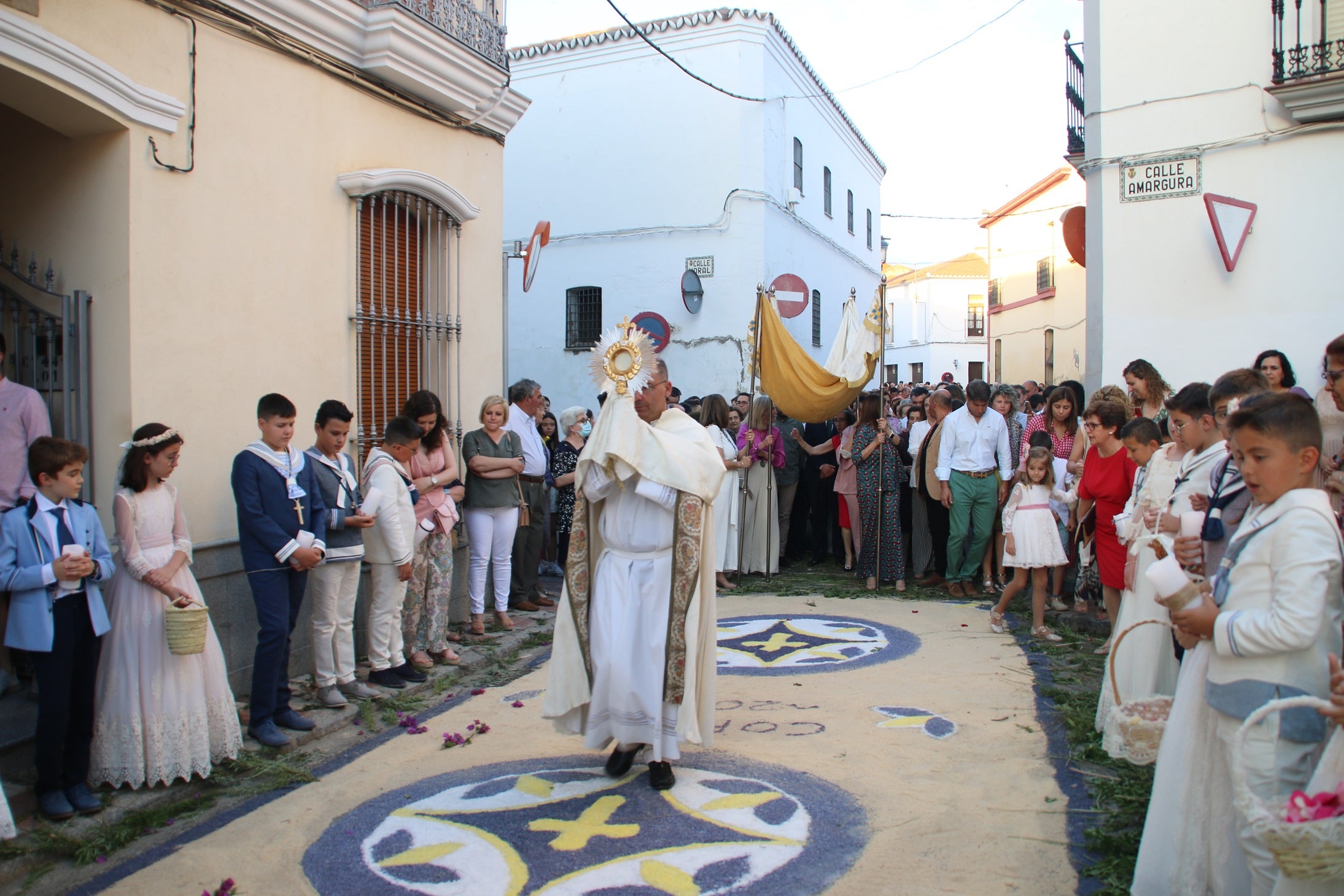 El Corpus Christi volvió a celebrarse con un gran acompañamiento por las calles de Campanario. 