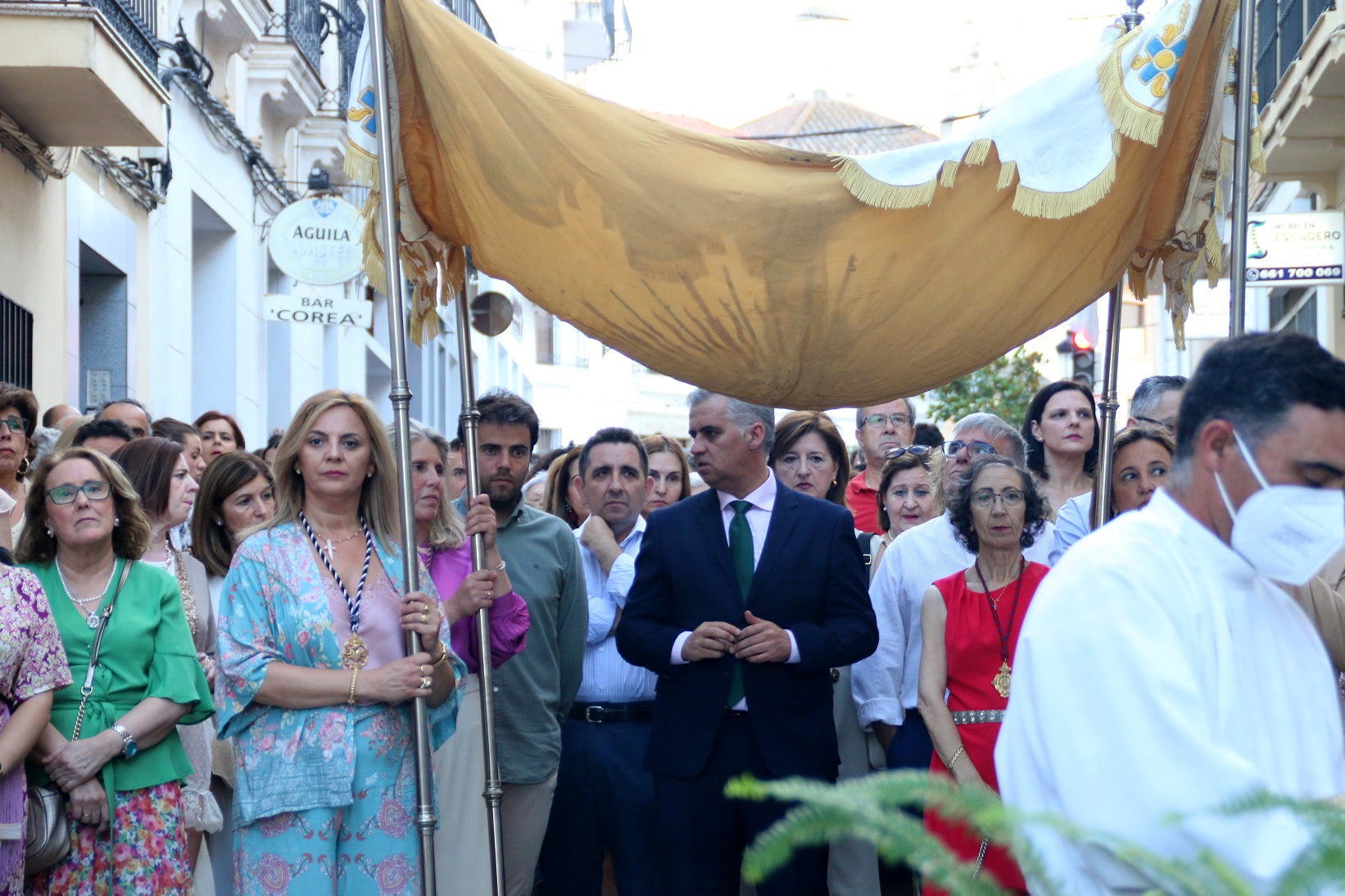 El Corpus Christi volvió a celebrarse con un gran acompañamiento por las calles de Campanario. 