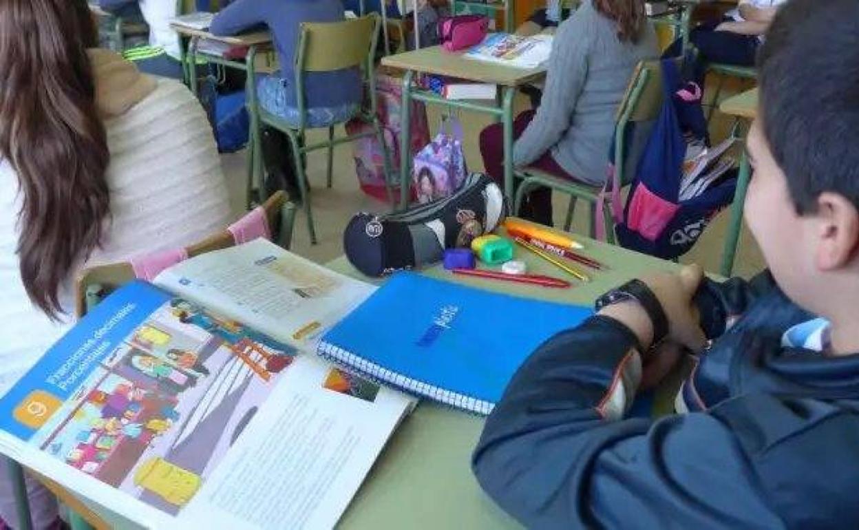 Continúa abierto el plazo para solicitar ayudas para comprar libros y material escolar