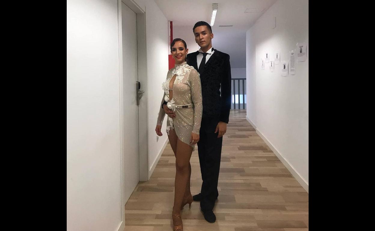 Los bailarines Jesús y Alba son campeones de España en baile retro