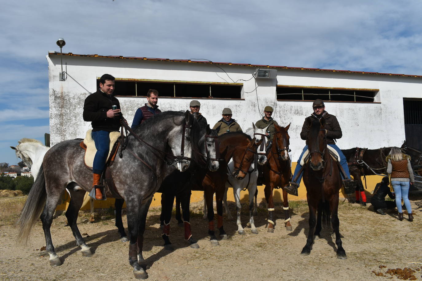 Algunos componentes de la Asociación Ecuestre Arte de Campanario