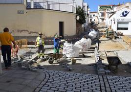 Obras en la calle Parador en Campanario