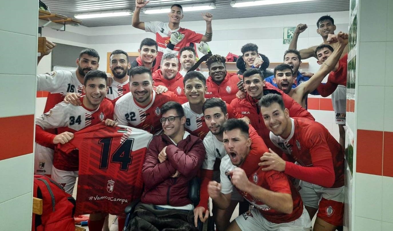 Los jugadores del Campanario celebran la victoria frente al Monterrubio 