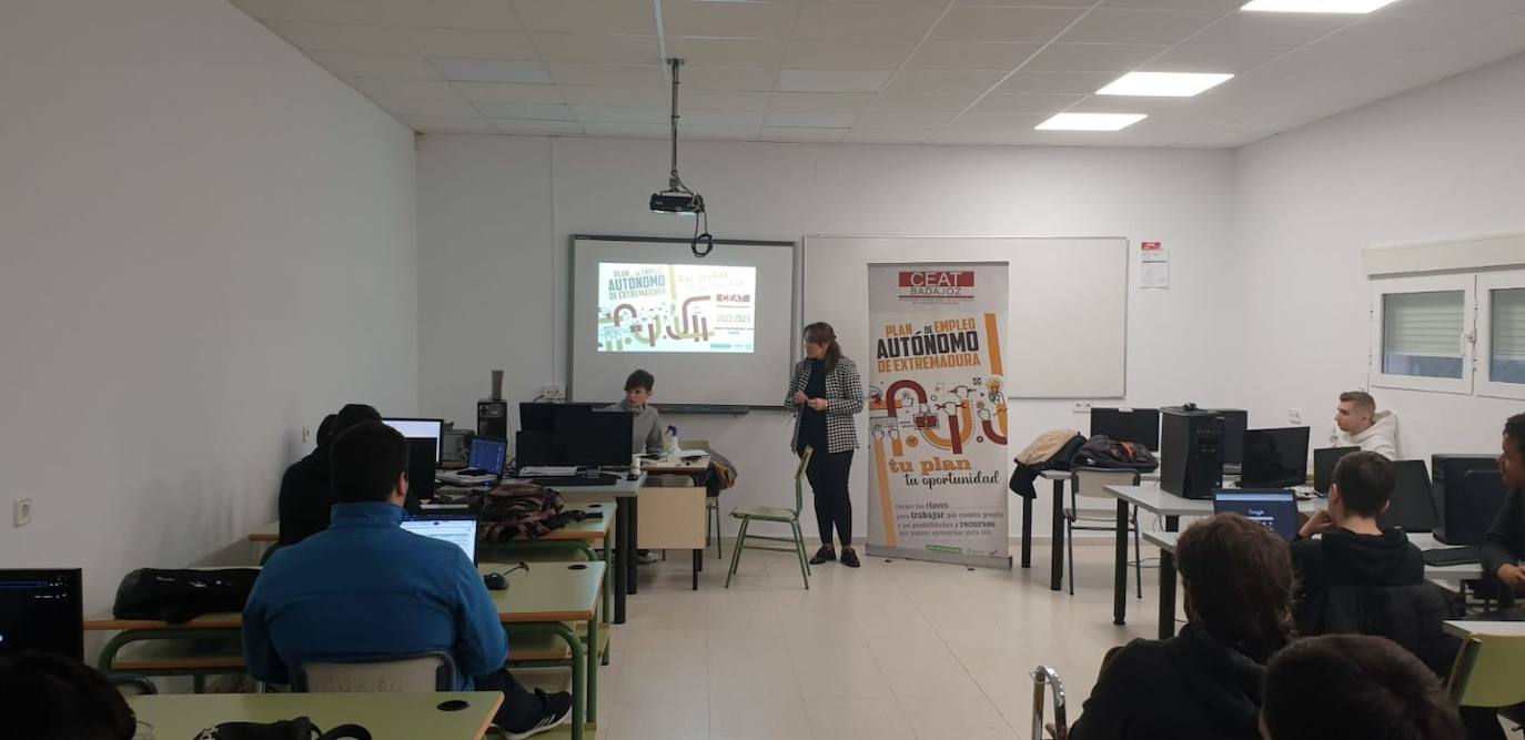 CEAT Badajoz imparte un taller sobre emprendimiento en el instituto Bartolomé José Gallardo
