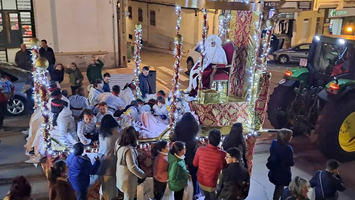 Fotos: La magia de la Cabalgata de Reyes Magos recorrió las calles de Campanario